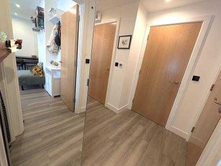 2 bedroom Flat to let in Bute Close, London, Colindale, NW9
