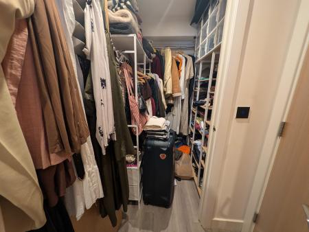 2 bedroom Flat to let in Bute Close, London, Colindale, NW9