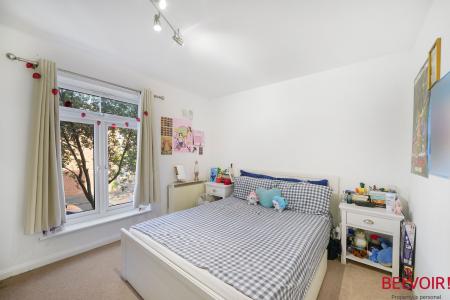 1 bedroom Flat for sale in 12 Swynford Gardens, Hendon, London, NW4