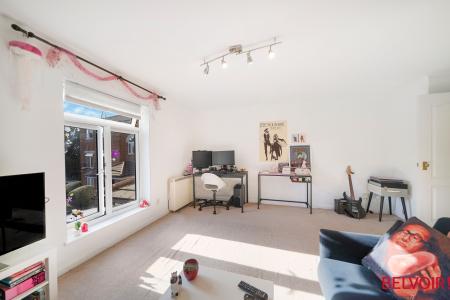 1 bedroom Flat for sale in 12 Swynford Gardens, Hendon, London, NW4