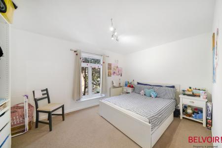 1 bedroom Flat for sale in 12 Swynford Gardens, Hendon, London, NW4
