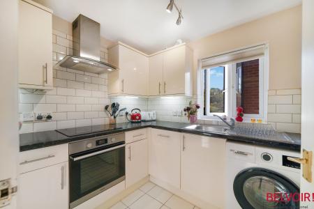 1 bedroom Flat for sale in 12 Swynford Gardens, Hendon, London, NW4