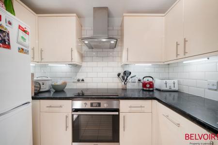 1 bedroom Flat for sale in 12 Swynford Gardens, Hendon, London, NW4