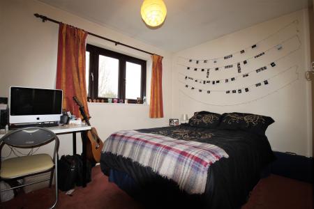 2 bedroom Flat to let in 2 Falcon Way, Colindale, London, NW9