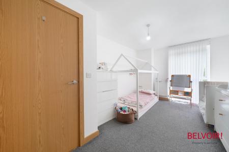 2 bedroom Flat for sale in Zodiac Close, Edgware, HA8