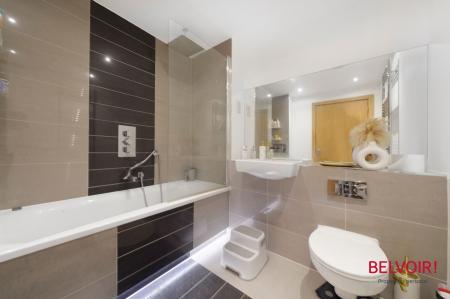 2 bedroom Flat for sale in Zodiac Close, Edgware, HA8
