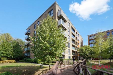 2 bedroom Flat for sale in Zodiac Close, Edgware, HA8