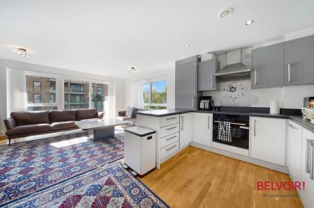 2 bedroom Flat for sale in Zodiac Close, Edgware, HA8