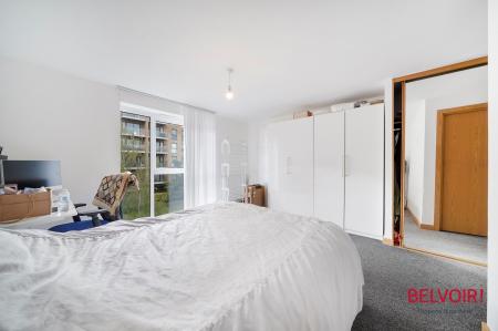 2 bedroom Flat for sale in Zodiac Close, Edgware, HA8