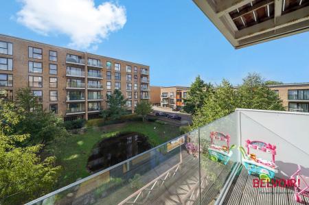 2 bedroom Flat for sale in Zodiac Close, Edgware, HA8