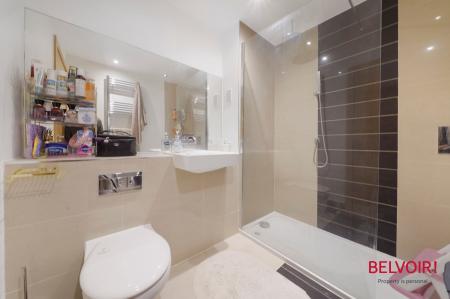 2 bedroom Flat for sale in Zodiac Close, Edgware, HA8