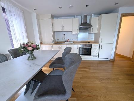 2 bedroom Flat to let in Zodiac Close, Edgware, HA8