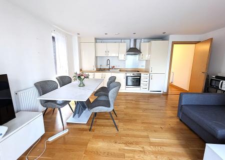 2 bedroom Flat to let in Zodiac Close, Edgware, HA8