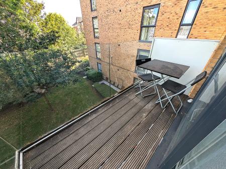 2 bedroom Flat to let in Zodiac Close, Edgware, HA8