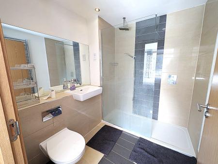 2 bedroom Flat to let in Zodiac Close, Edgware, HA8
