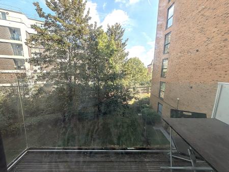 2 bedroom Flat to let in Zodiac Close, Edgware, HA8
