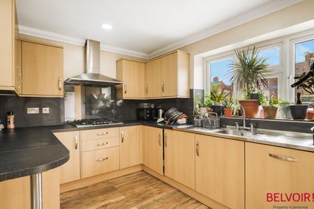 3 bedroom Semi-detached house to let in Third Avenue, London, E12