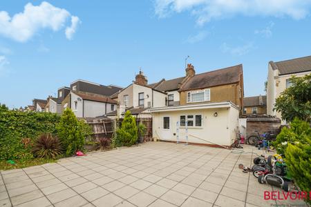 3 bedroom Semi-detached house to let in Third Avenue, London, E12