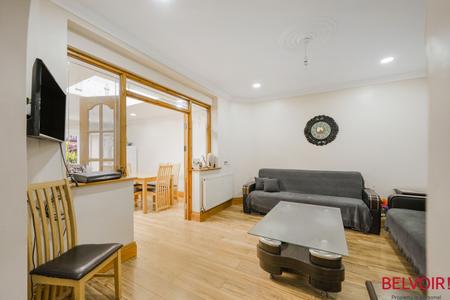 3 bedroom Semi-detached house to let in Third Avenue, London, E12
