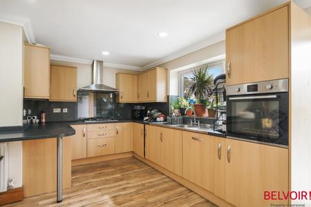 3 bedroom Semi-detached house to let in Third Avenue, London, E12