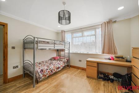 3 bedroom Semi-detached house to let in Third Avenue, London, E12