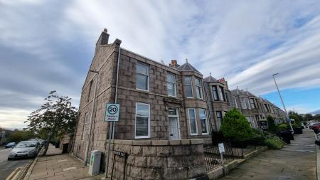 3 bedroom Flat to let in Bonnymuir Place, Midstocket, Aberdeen, AB15