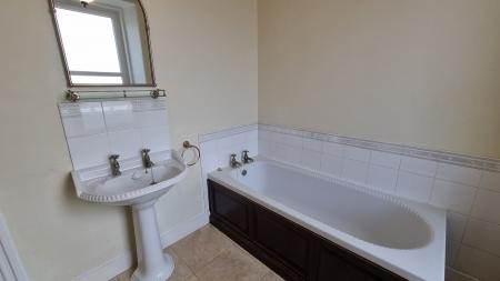 3 bedroom Flat to let in Bonnymuir Place, Midstocket, Aberdeen, AB15