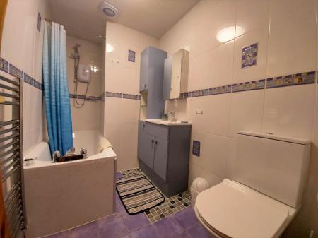 2 bedroom Flat to let in Church Street, Woodside, Aberdeen, AB24