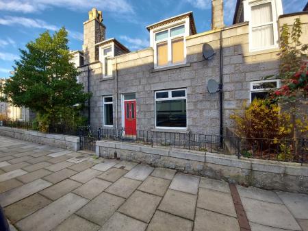 2 bedroom Flat to let in Church Street, Woodside, Aberdeen, AB24