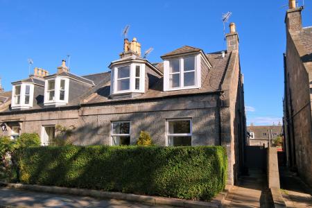 2 bedroom Flat for sale in 22A Loanhead Terrace, Rosemount, Aberdeen, AB25