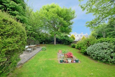 2 bedroom Flat for sale in 54 Balmoral Place, The City Centre, Aberdeen, AB10