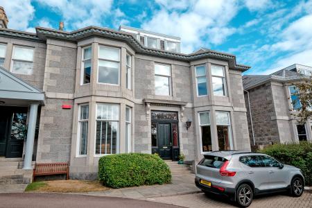 2 bedroom Flat for sale in 74H Queens Road, Aberdeen, AB15