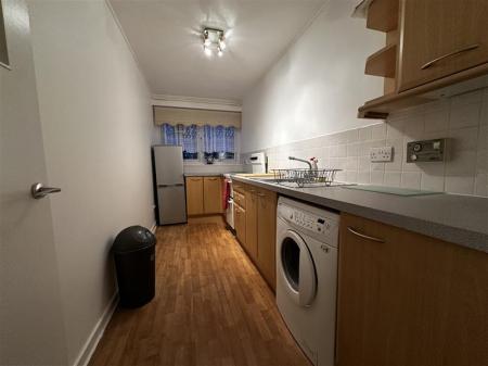 2 bedroom Flat to let in Cairncry Road, Ashgrove, Aberdeen, AB16