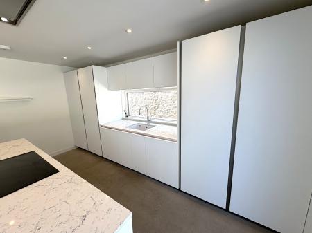 6 bedroom Detached house to let in King's Gate, The West End, Aberdeen, AB15