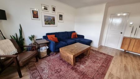 2 bedroom Flat to let in Gairn Road, Holburn, Aberdeen, AB10