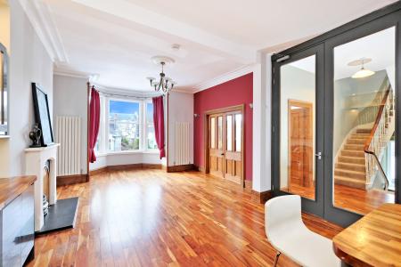 4 bedroom Flat for sale in Richmondhill Place, Aberdeen, AB15