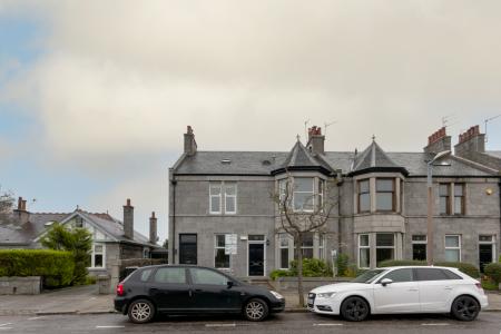 4 bedroom Flat for sale in Richmondhill Place, Aberdeen, AB15