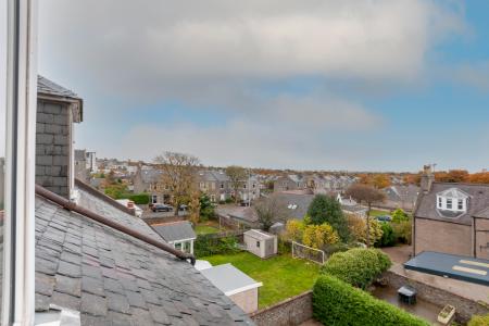 4 bedroom Flat for sale in Richmondhill Place, Aberdeen, AB15