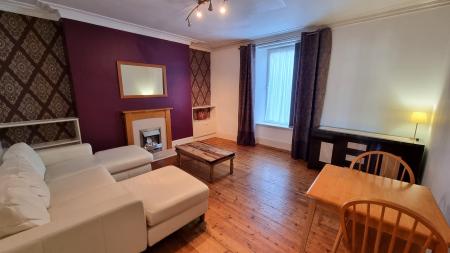 1 bedroom Flat to let in Victoria Road, Torry, Aberdeen, AB11