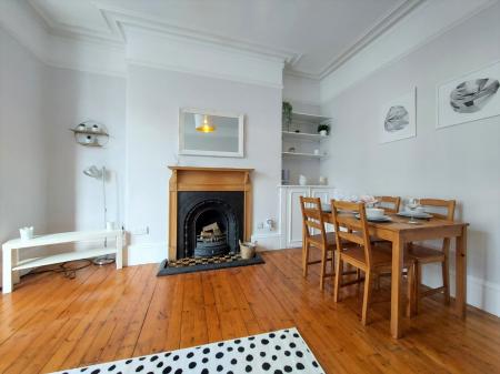 2 bedroom Flat to let in Union Grove, The City Centre, Aberdeen, AB10