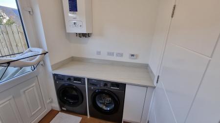 2 bedroom Terraced House to let in Pinewood Court, Airyhall, Aberdeen, AB15