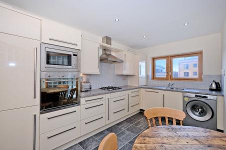 3 bedroom Flat for sale in 160 Polmuir Road, The City Centre, Aberdeen, AB11