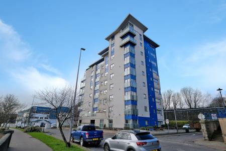 3 bedroom Flat for sale in 160 Polmuir Road, The City Centre, Aberdeen, AB11