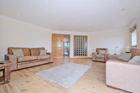 3 bedroom Flat for sale in 160 Polmuir Road, The City Centre, Aberdeen, AB11