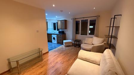 2 bedroom Flat to let in Great Northern Road, Woodside, Aberdeen, AB24