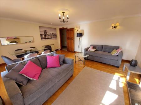 3 bedroom Flat to let in Castle Street, Aberdeen, AB11