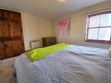 3 bedroom Flat to let in Castle Street, Aberdeen, AB11