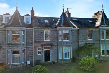 2 bedroom Flat for sale in Great Western Road, Aberdeen, AB10