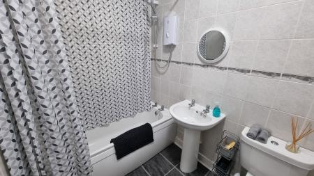 1 bedroom Flat to let in Great Western Place, Aberdeen, AB10