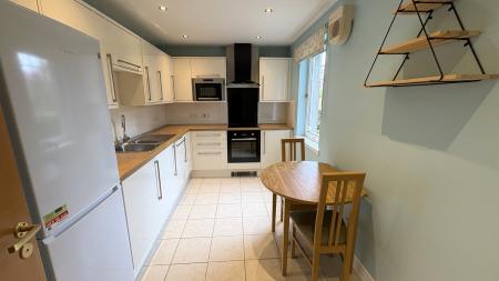 2 bedroom Flat to let in Kirk Brae, Cults, Aberdeen, AB15